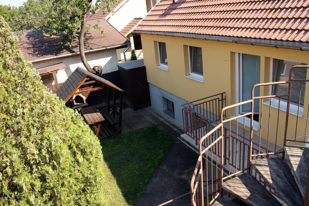 Dom Studia Petra Hotel Sturovo Exterior photo
